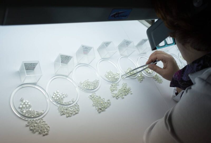 Antwerp Hosts Busy Auction Month as Over 1,800 Diamantaires Attend Rough Diamond Tenders antwerp